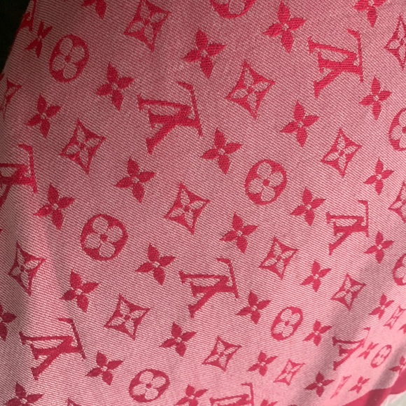 SOLD Authentic Louis Vuitton Shall - Picture 10 of 13